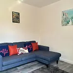 Birmingham Blissful Retreat - 4 Bedroom