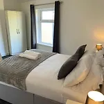 Birmingham Blissful Retreat - 4 Bedroom