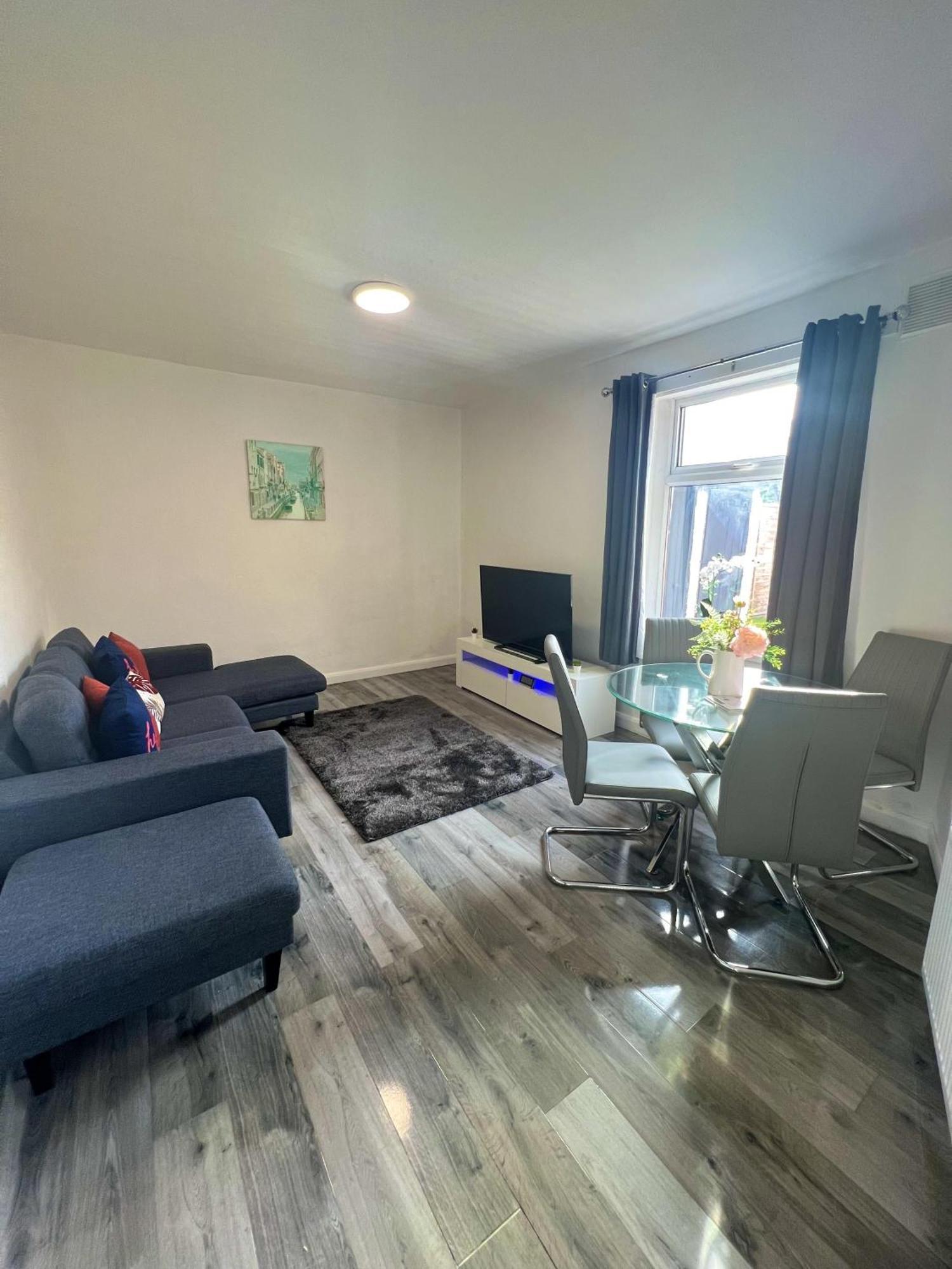 Blissful Retreat - 4 Bedroom Birmingham